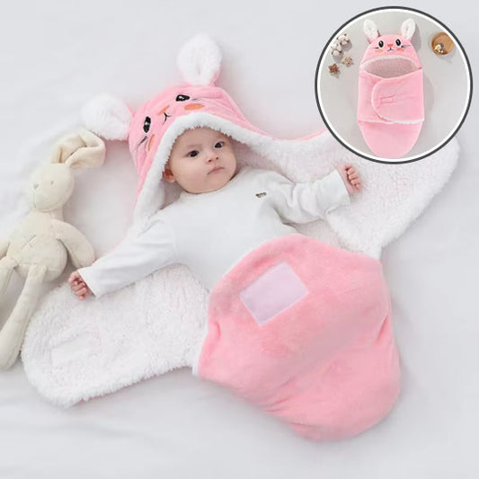 bebe allonge dans nid d'ange lapin rose ouvert bras sorti avec une autre image du sac de couchage vide lapin rose